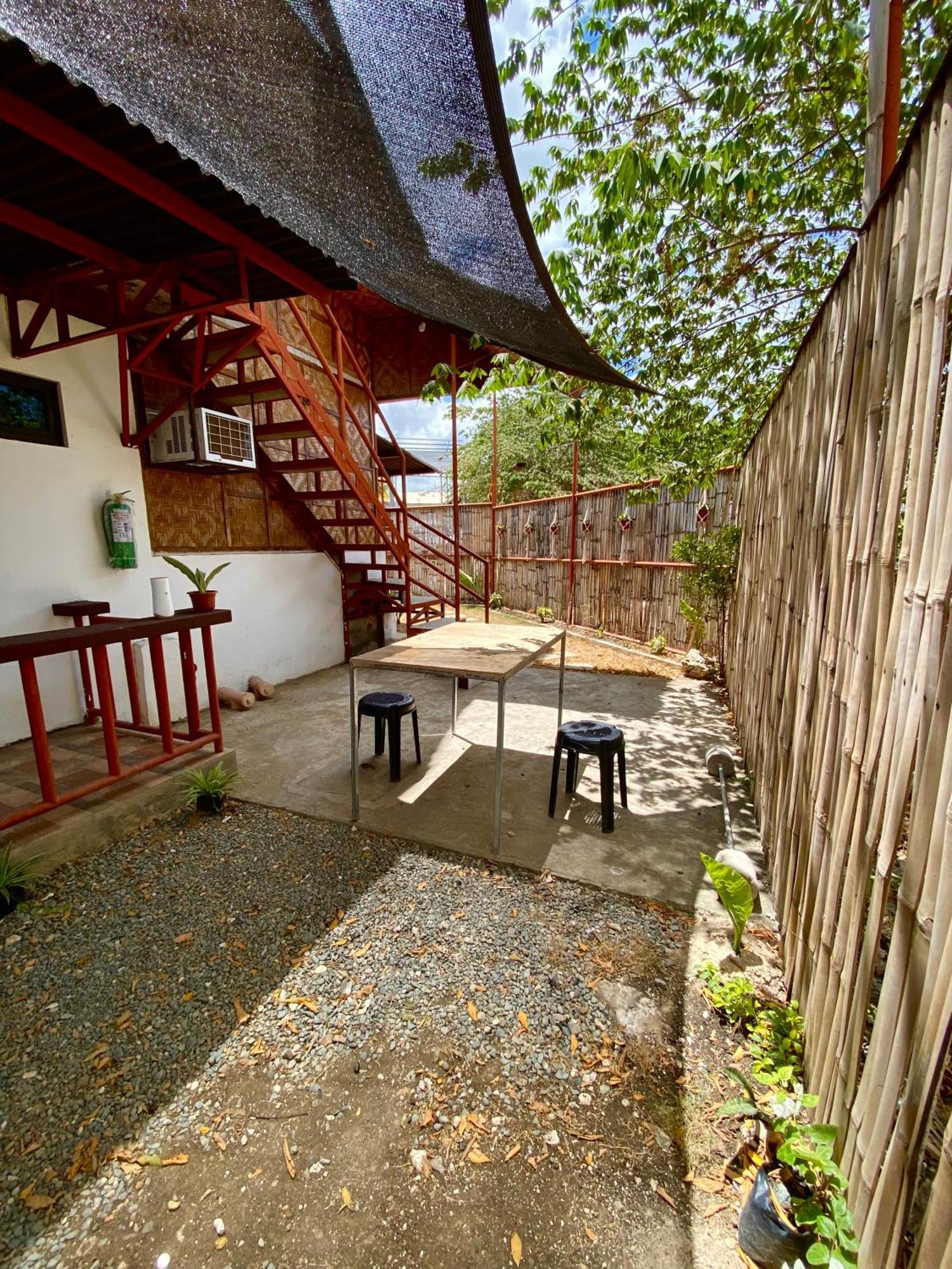 Moalboal Panagsama Beach Topbudz Hostel Exterior foto