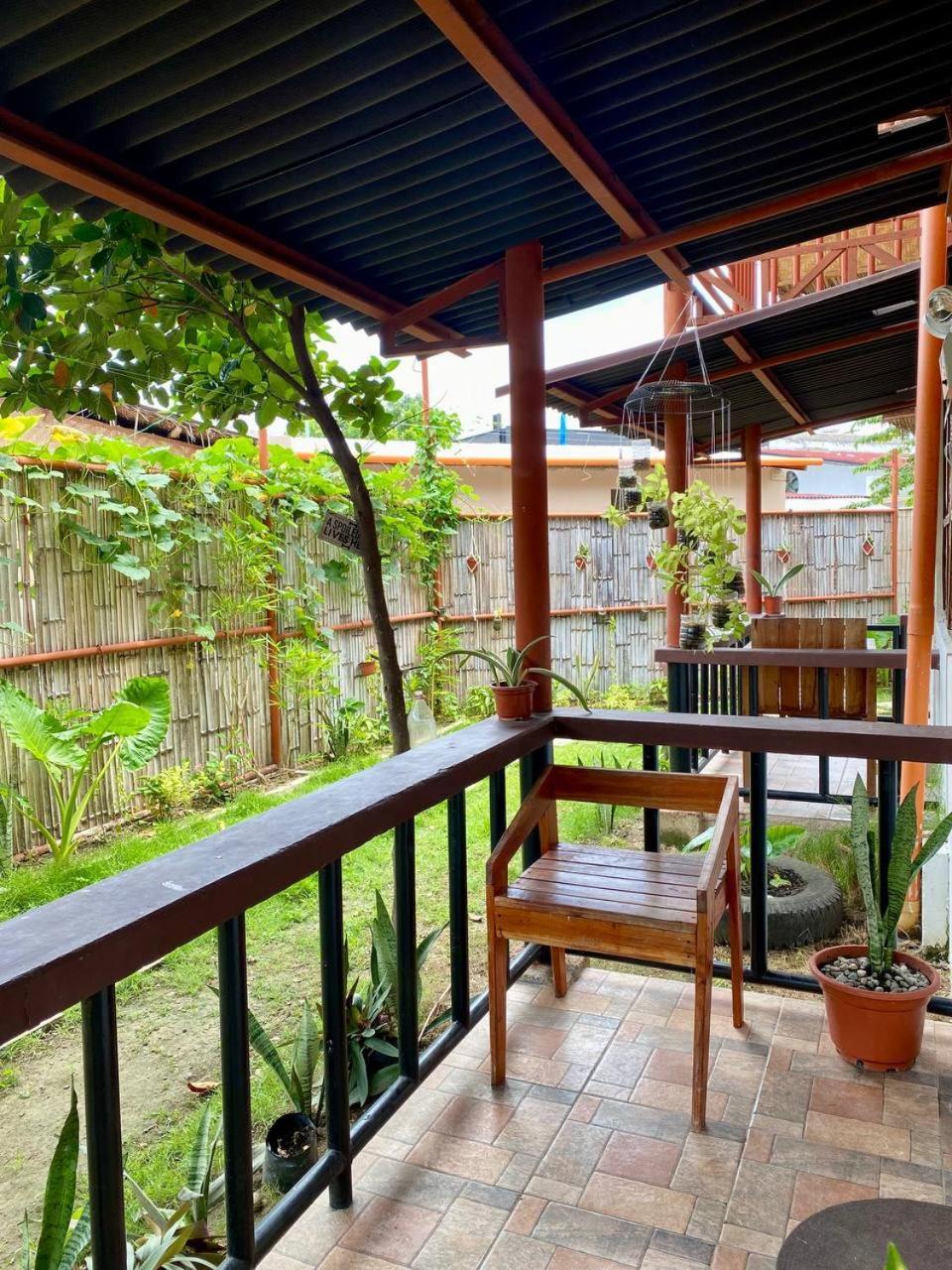 Moalboal Panagsama Beach Topbudz Hostel Exterior foto