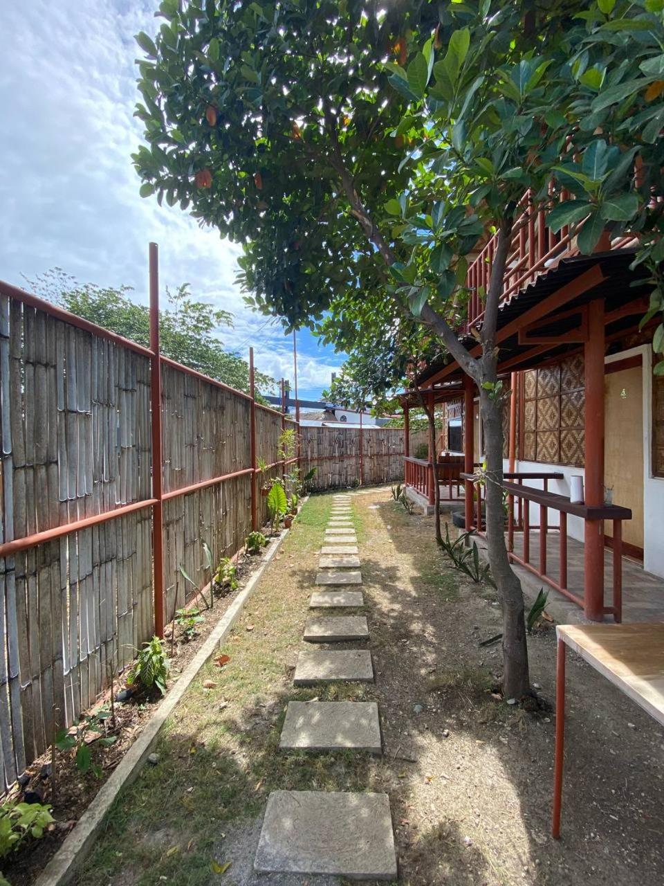 Moalboal Panagsama Beach Topbudz Hostel Exterior foto